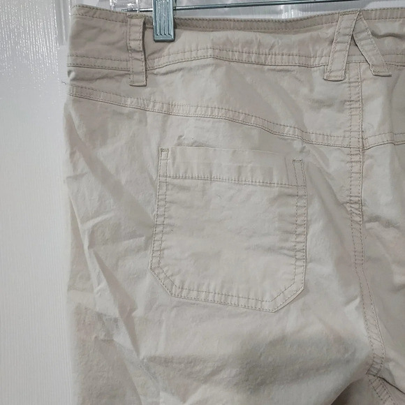 Lane Bryant Light Khaki Color Capri Length Pants in Size 14 - Picture 7 of 11
